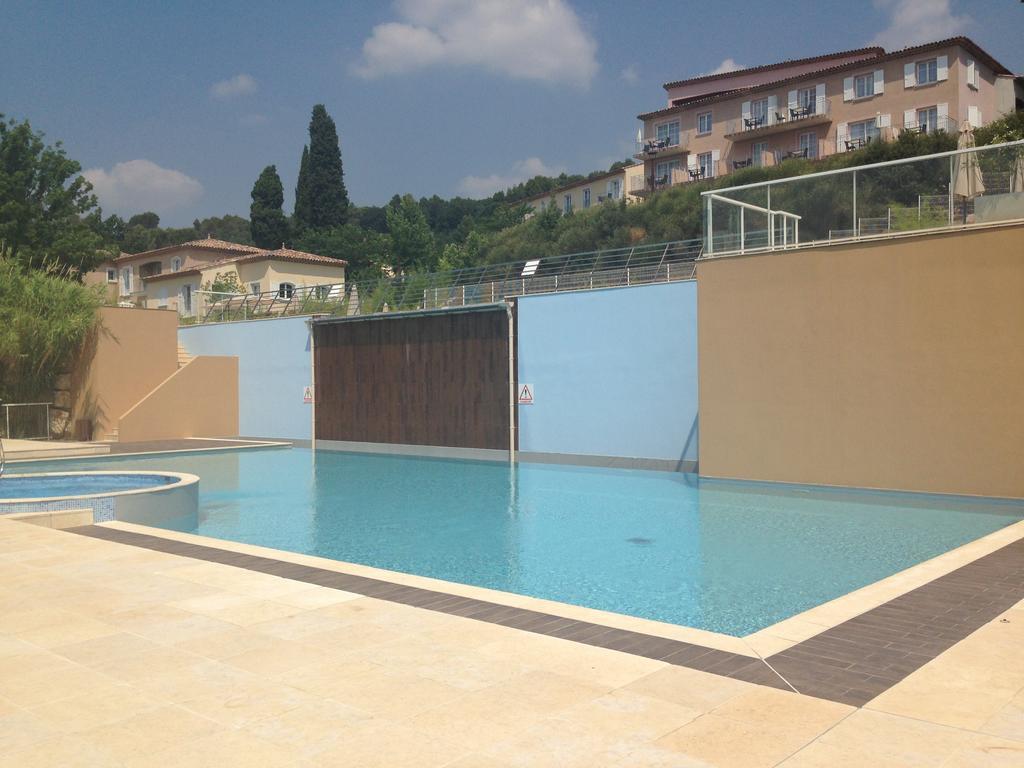 Appartement Dans Residence - Le Domaine De Camiole Callian  Exterior foto